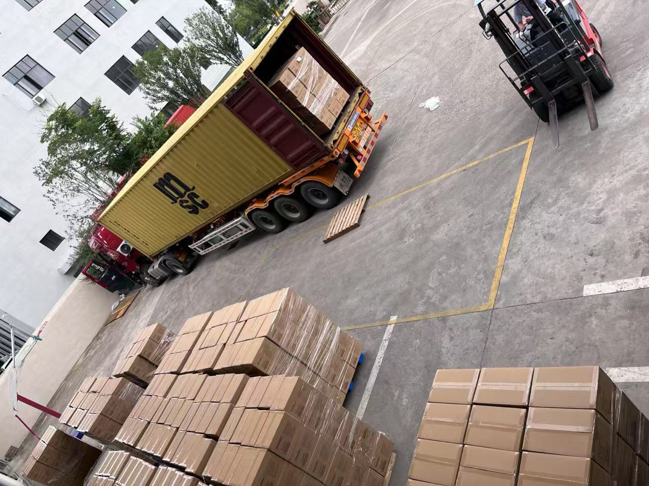 Landsign skickar framgångsrikt partier av varor